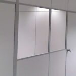 divisoria-eucatex-naval-cinza-com-acesso-vidro