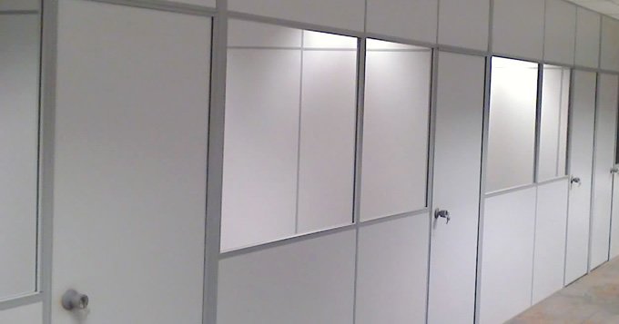 divisoria-eucatex-naval-cinza-com-acesso-vidro